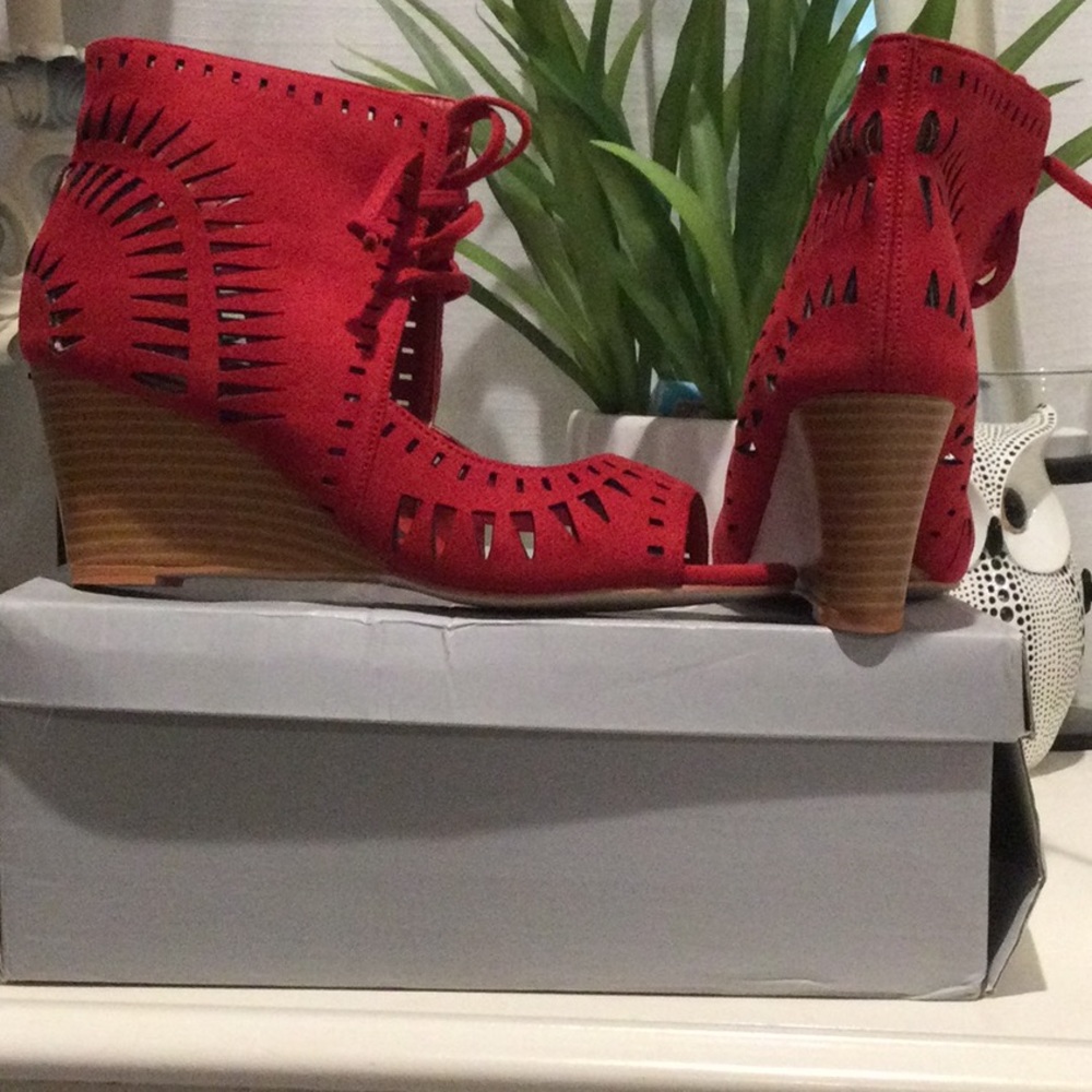 Red Journee Zola wedge heels